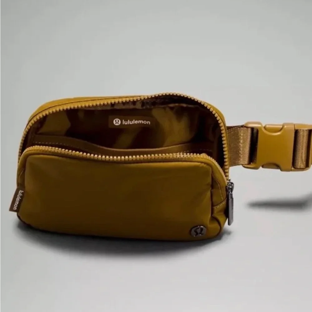 NWT lululemon everywhere belt bag - Picture 8 of 8